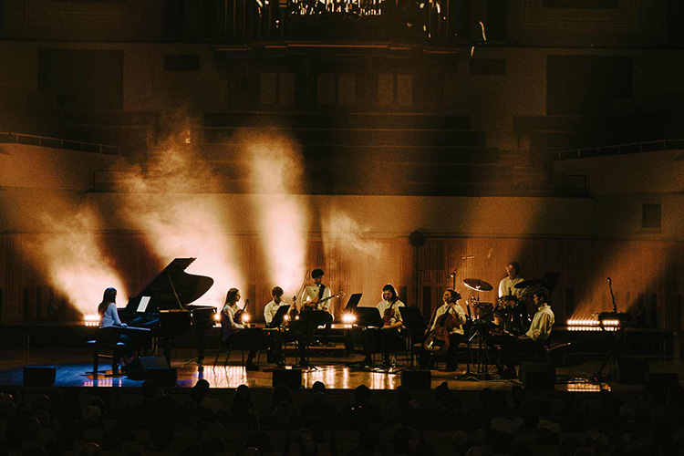 Glasshouse perform Sigur Rós